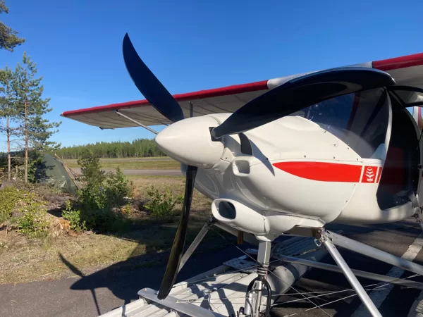 Saber-shaped propellers